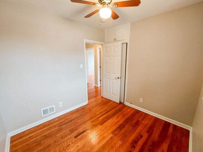 Building Photo - Fully updated 3br/2bth with large yard in ...