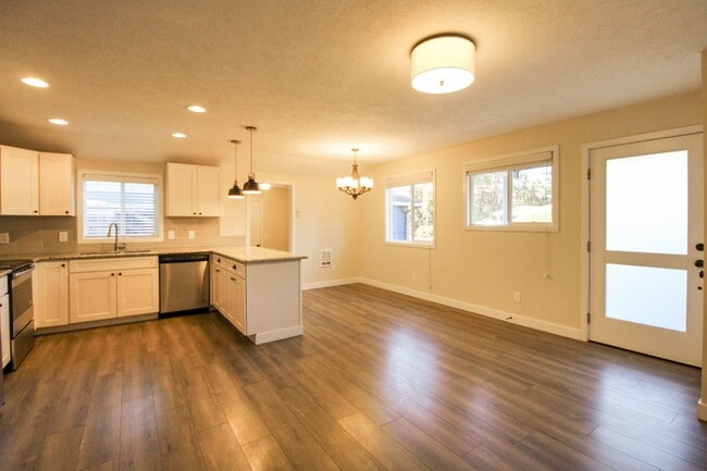 Building Photo - 860 Boxwood Ln SE