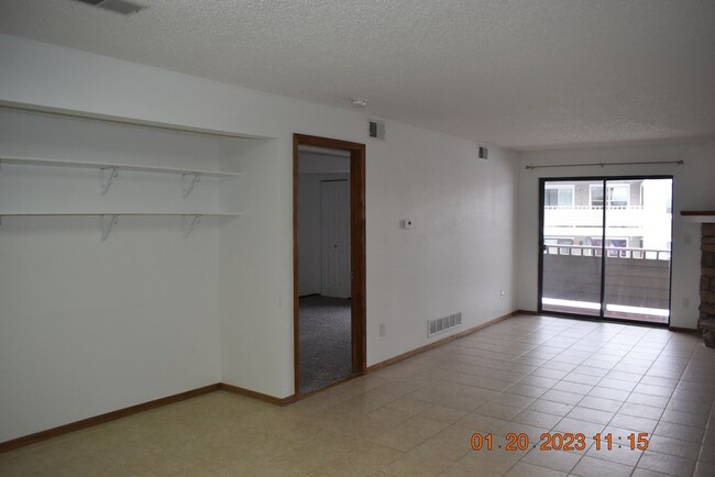 Building Photo - Cozy, Open, Quiet, and Clean Littleton 1 Bed!