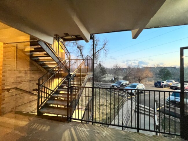 Building Photo - 800 W Belleview Ave