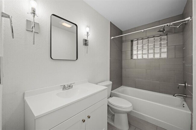 Building Photo - 5301 Venetian Blvd NE