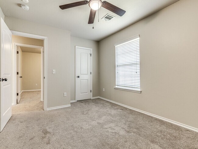 Building Photo - 3 Bedroom home in Deer Creek ISD - Montague/Sonador Addition - Community Pool