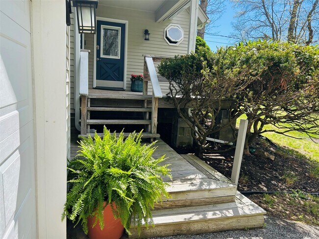 Building Photo - 465 Tarpon Dr