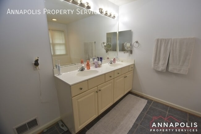Building Photo - 307 Mainsail Dr