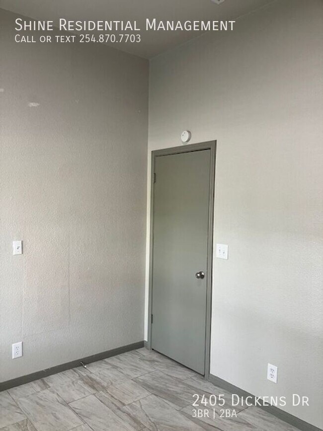 Building Photo - 2405 Dickens Dr