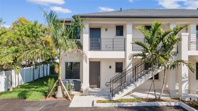 Building Photo - 5750 SW 44th St