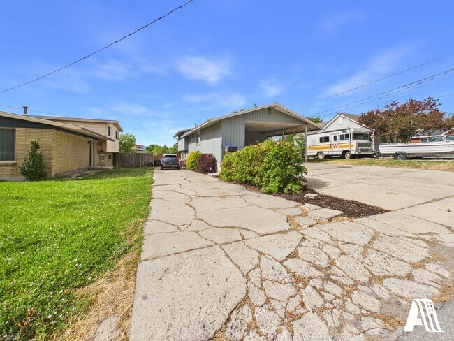 Building Photo - 967 W 2000 N