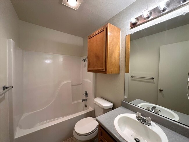 Building Photo - 2203 Creekside Ln
