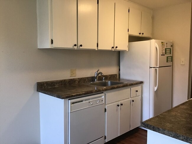 Building Photo - Apartment in Carson Park Condominium