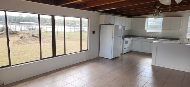 Building Photo - 205 Peninsula Rd