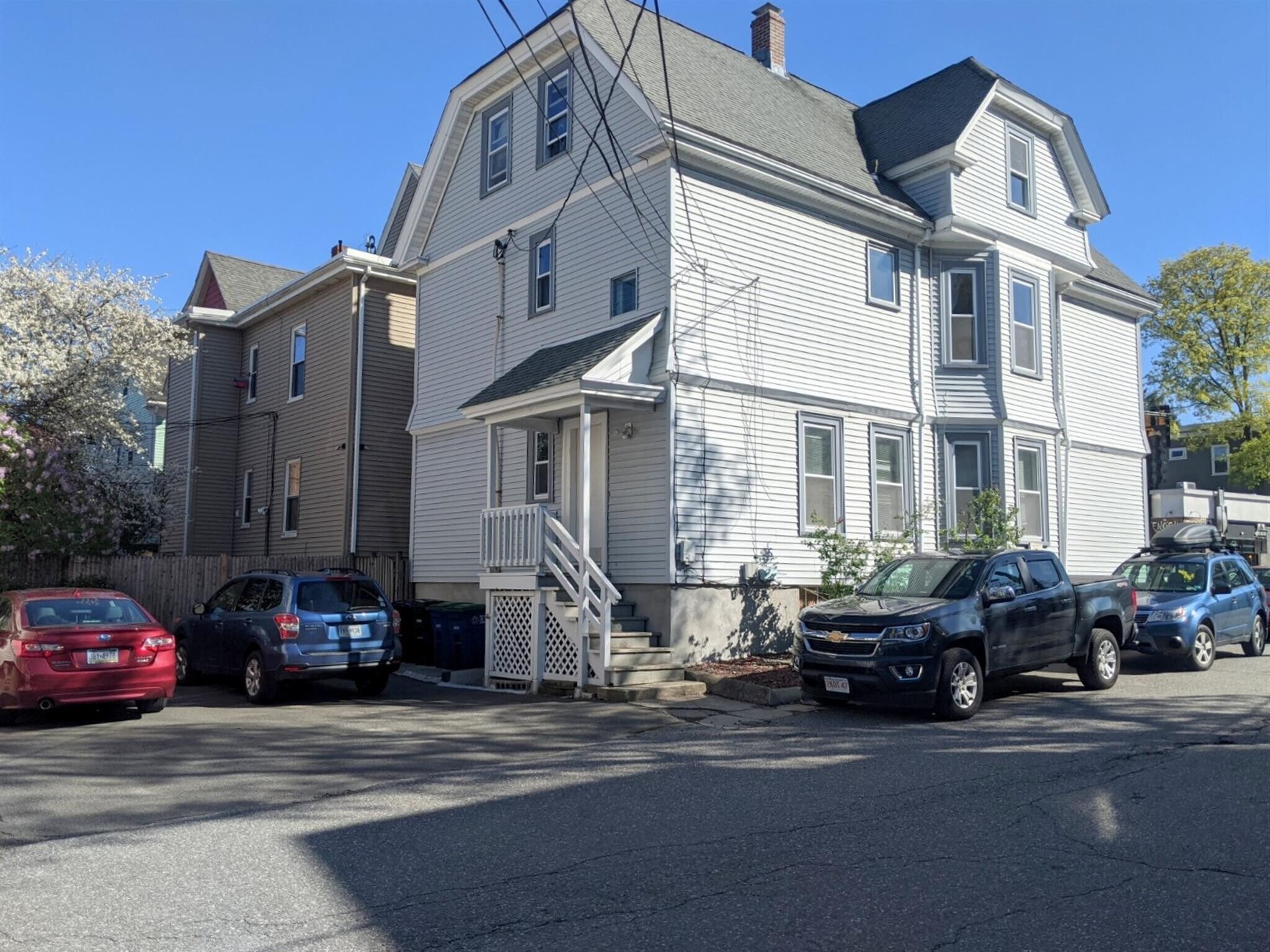 Building Photo - 383 Highland Ave