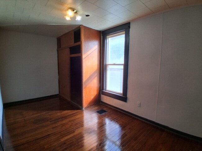 Building Photo - 35 Griffin-S