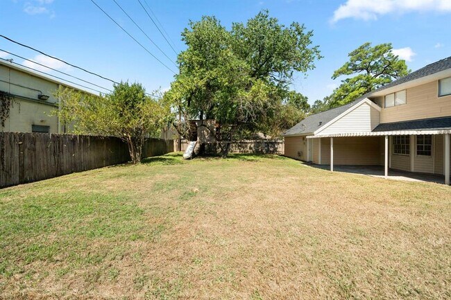 Building Photo - 12711 Shady Knoll Ln