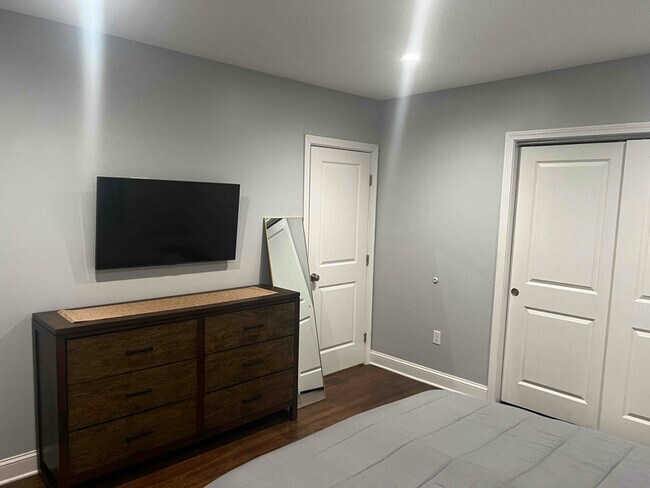 Building Photo - 2556 Main St