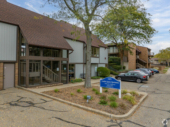 Building Photo - London Square Apartments