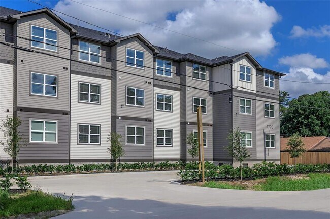 Building Photo - 1620 Oak Tree Dr