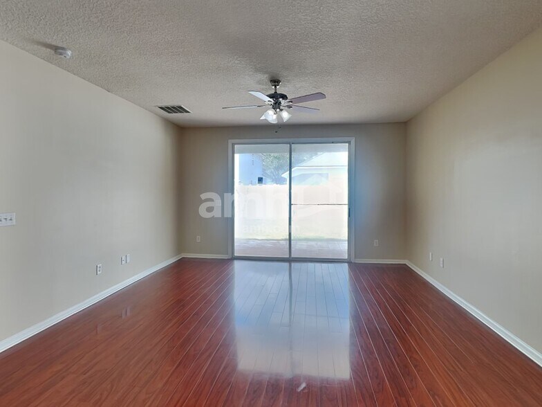 Building Photo - 658 Southland Ln