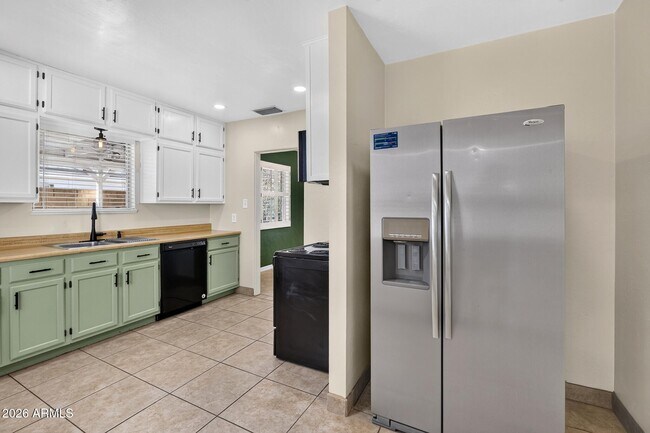 Building Photo - 1007 E Citrus Wy