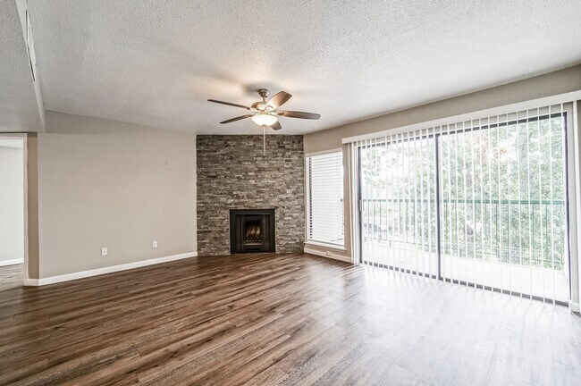 Building Photo - 2822 S Bartell Dr