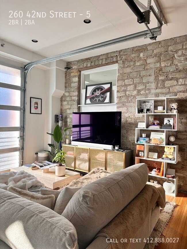 Building Photo - 260 42nd St