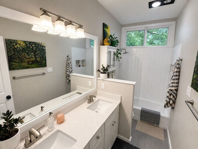 Building Photo - 803 Single Oak Cove