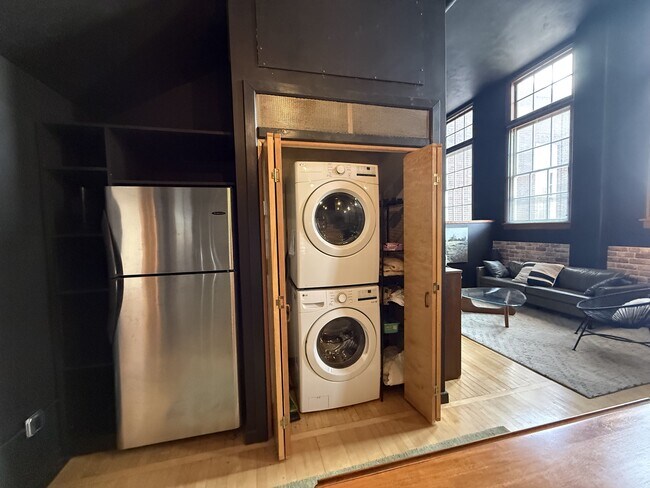 Building Photo - 300 Tijeras Ave NE