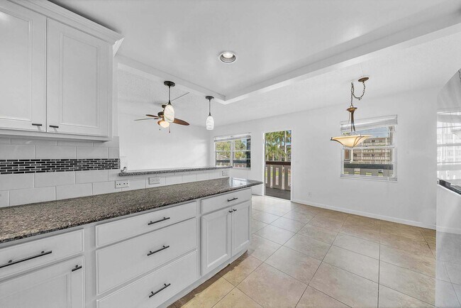 Building Photo - 2049 Hythe A