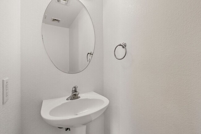 Building Photo - Solar Home with Nice Floorplan in a Great Location! Norterra Dynamite Ranch