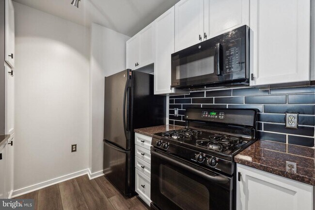 Building Photo - 851 N Glebe Rd