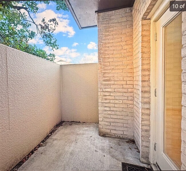 Building Photo - 2021 Spenwick Dr