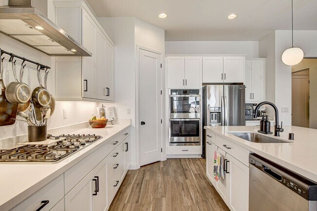 Building Photo - BEAUTIFUL 3 BED 2 BATH IN GATED MOUNTAINS ...