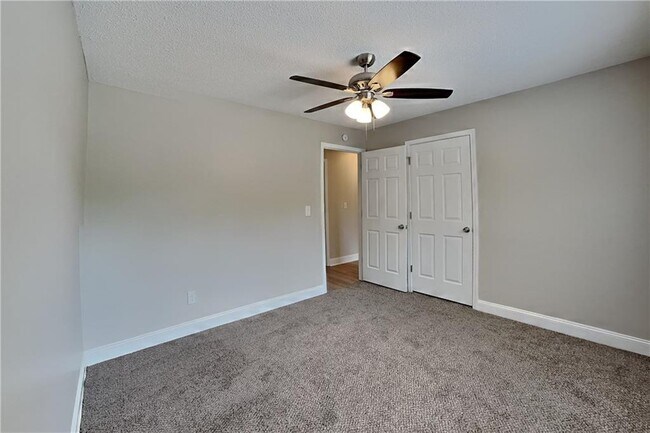 Building Photo - 3820 Pheasant Run Trce