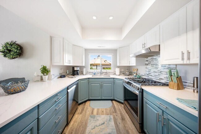 Building Photo - Spacious 6 Bedroom Home in La Verkin!