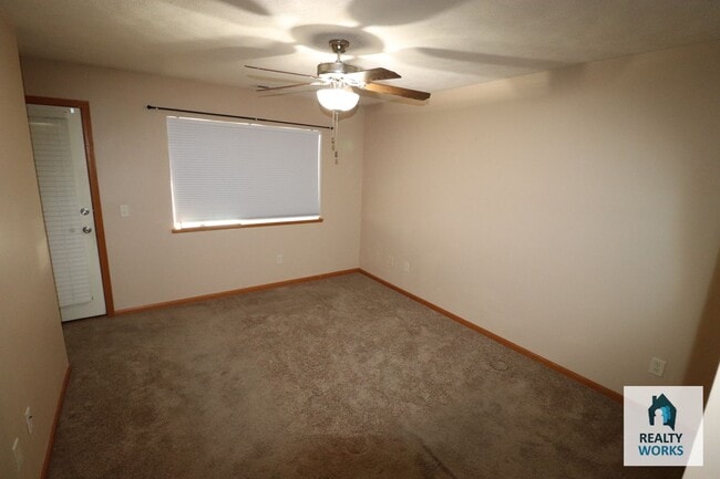 Building Photo - 2 Bedroom 1.5 Bathroom Open Concept Duplex!