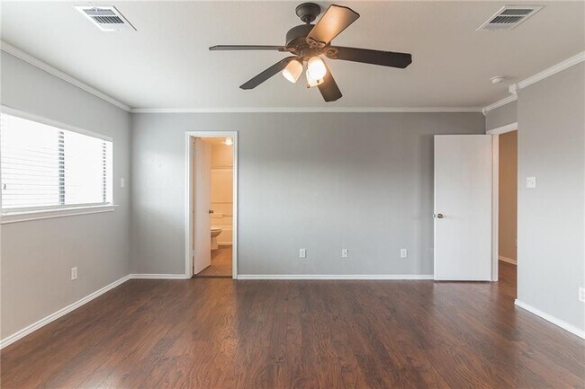 Building Photo - 1908 Candlelight Dr