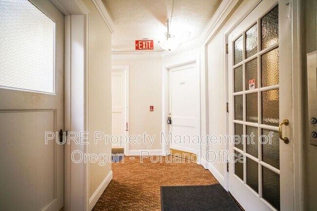 Building Photo - 709 SW 16th Ave