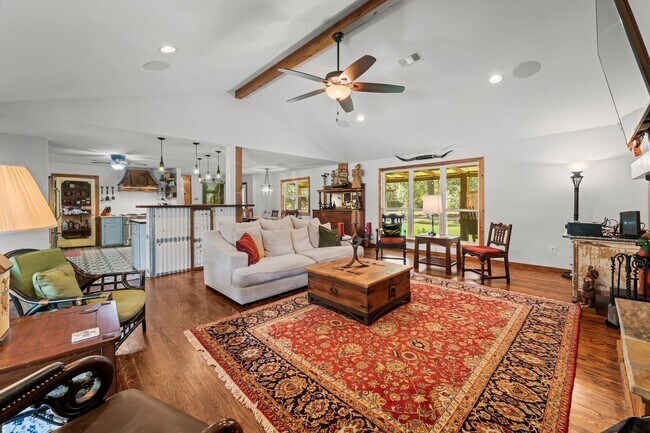 Building Photo - Country Living Rental on 26+ Acres!