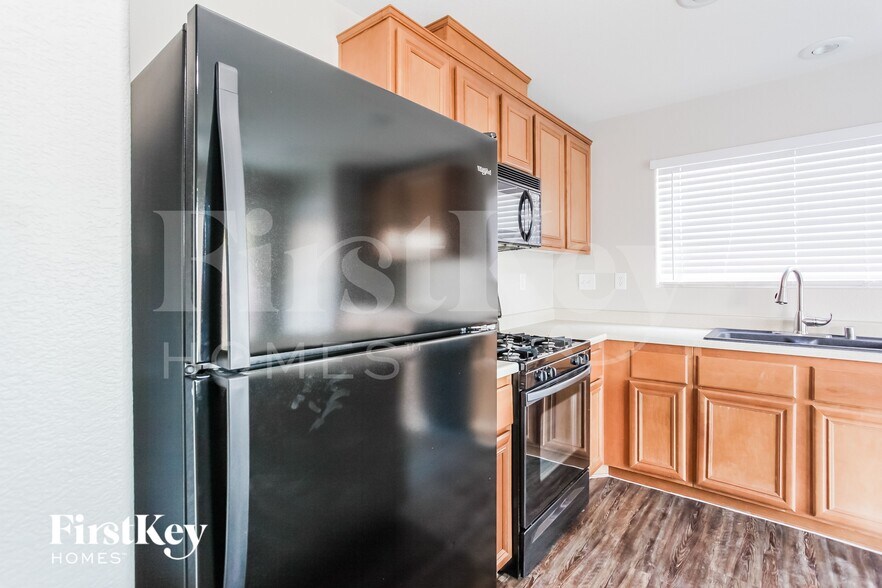 Building Photo - 5013 Whistling Acres Ave