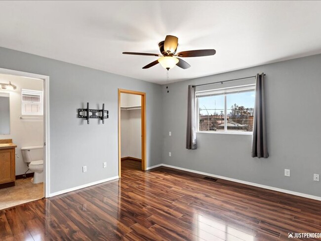 Building Photo - Spacious & Updated 3 Bedroom Duplex Near M...