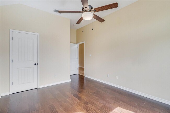 Building Photo - 5834 Aava Dr