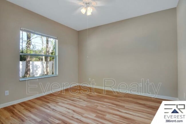 Building Photo - 27 Raintree Pl
