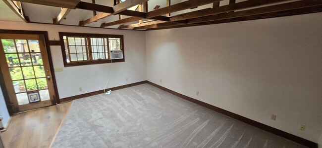 Building Photo - Quiet 1.5 Bedrooms + Loft In rural West Co...