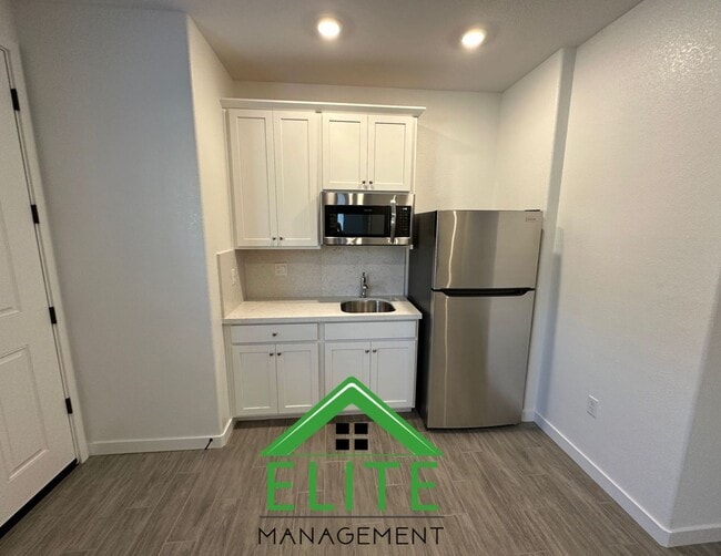 Building Photo - 10355 Bass Holw Ln