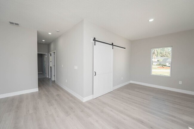 Building Photo - Peaceful and Private setting new construct...