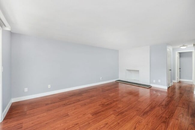 Building Photo - Cozy up in front of a fireplace in this beautiful 2bedroom!!!
