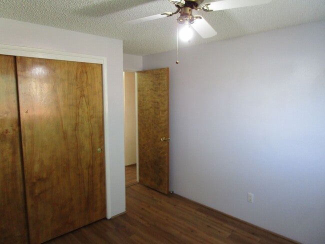 Building Photo - 3 Bedroom, 2 Bathroom Home near Middle Sch...