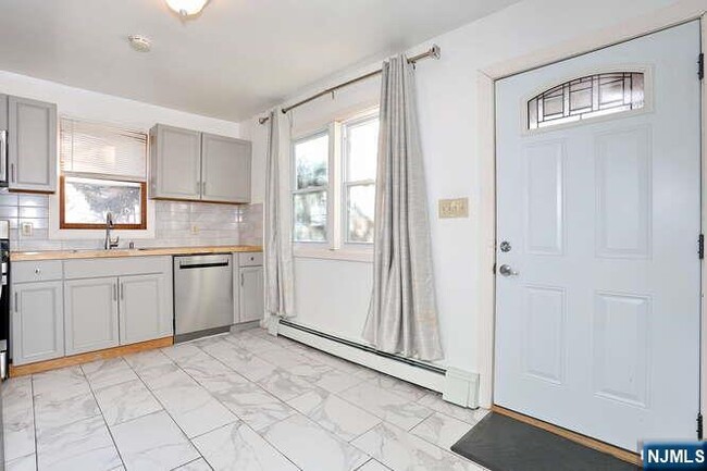 Building Photo - 68 Mohawk Ave