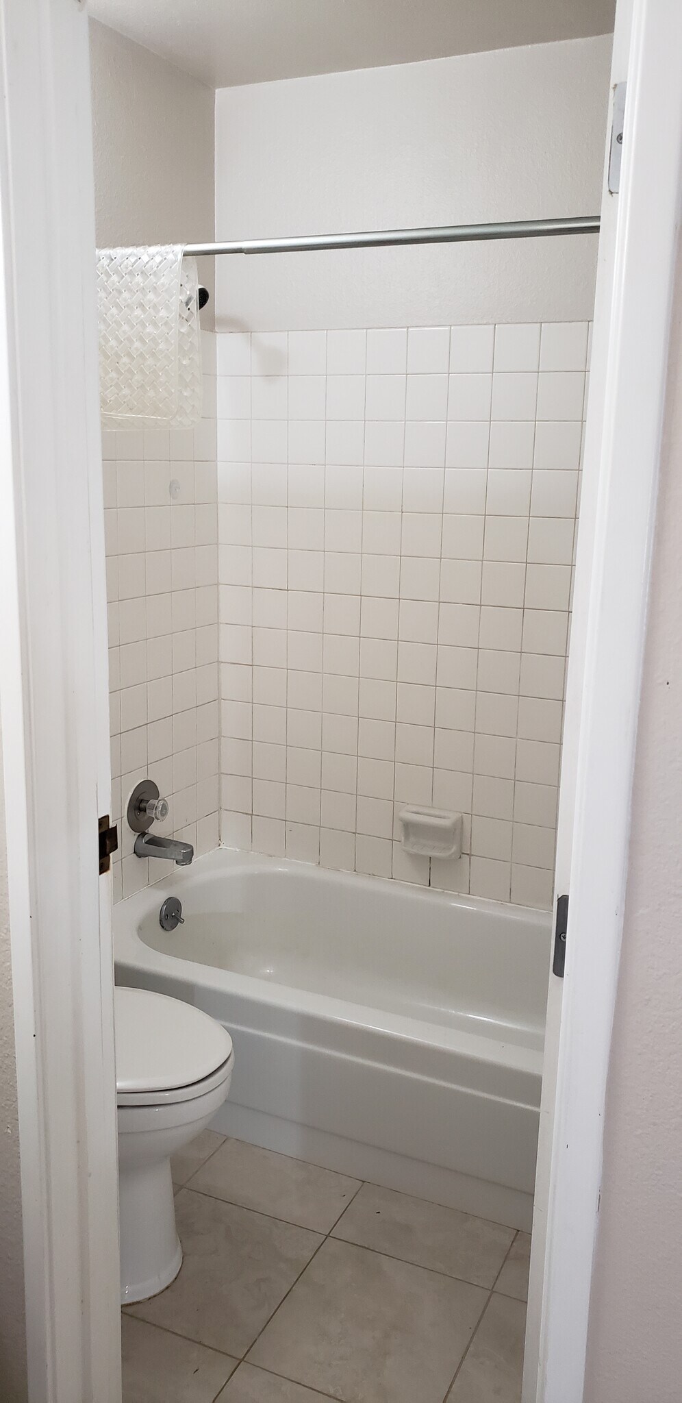 Private bathroom - 451 Golden Cir