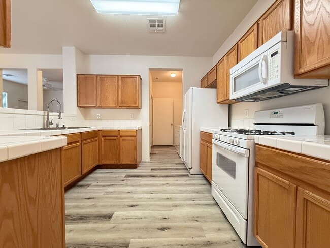 Building Photo - 813 Peachy Canyon Cir
