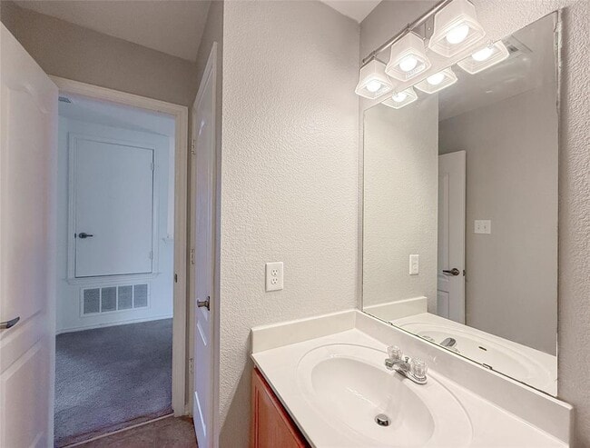 Building Photo - 6708 Cornish Hen Ln